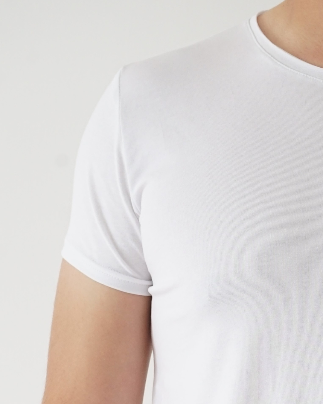 White T-shirt - Short Sleeve Wide Neck Curved Bottom