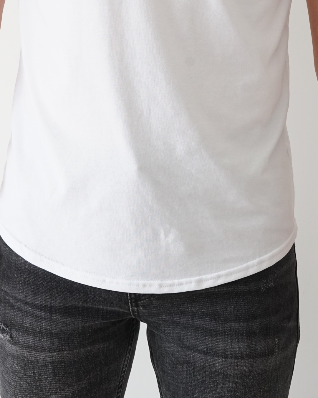 White T-shirt - Short Sleeve Crew Neck Curved Bottom