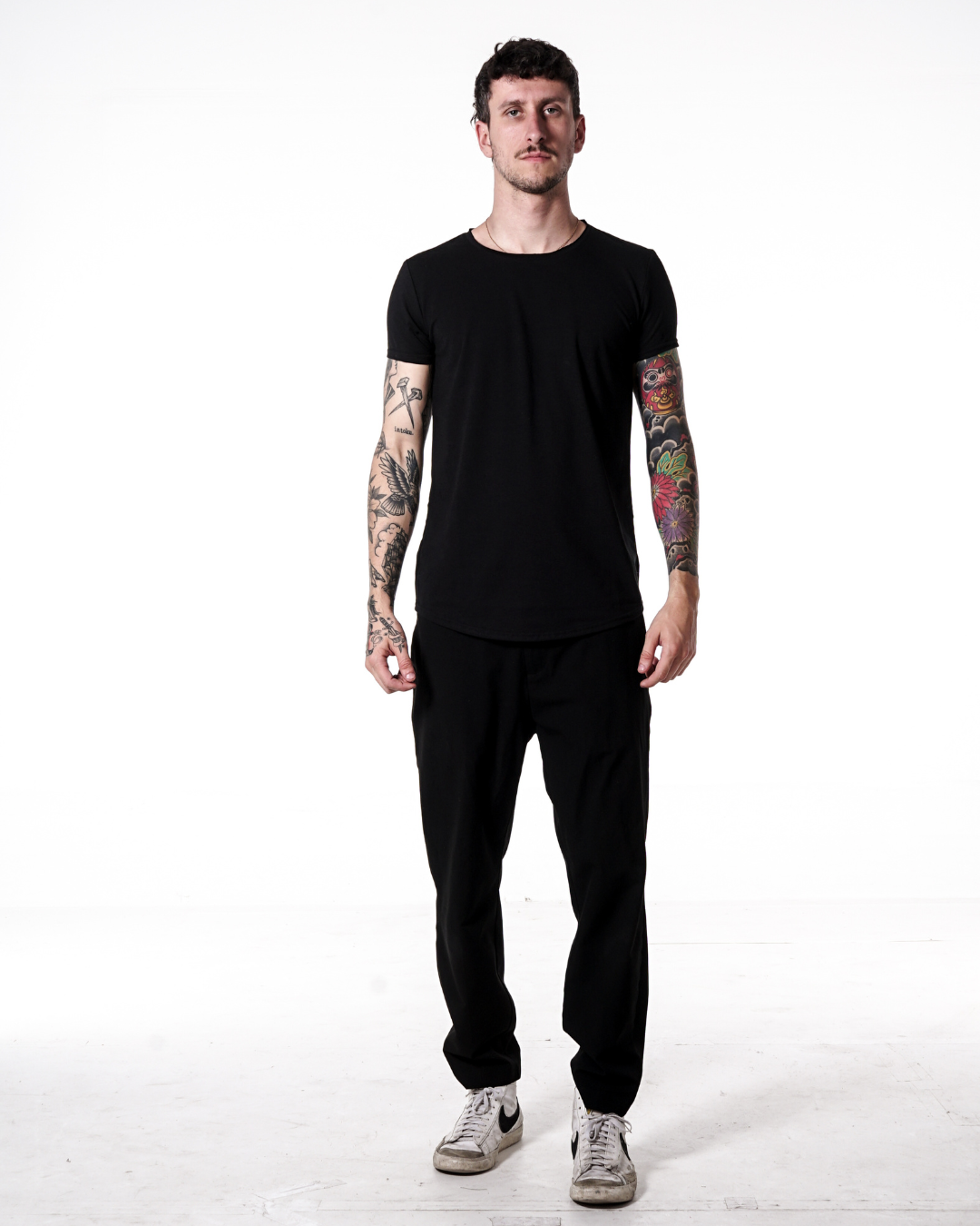 Playera All Black - Cuello crew inferior original